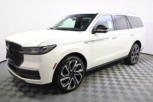 Pristine White Metallic Tri-Coat 2026 Lincoln Navigator Reserve