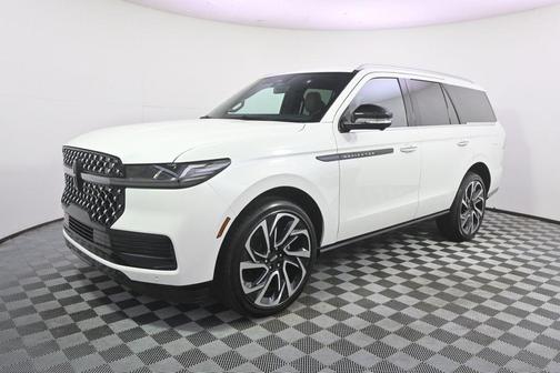 Star White Metallic Tri-Coat 2026 Lincoln Navigator Black Label
