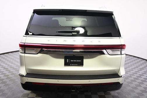 Pristine White Metallic Tri-Coat 2024 Lincoln Navigator Reserve