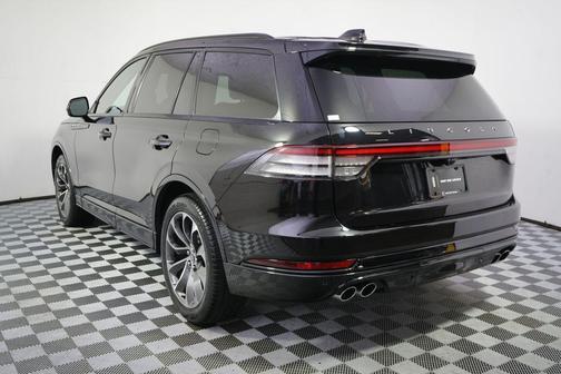 Infinite Black Metallic Clearcoat 2026 Lincoln Aviator Premiere