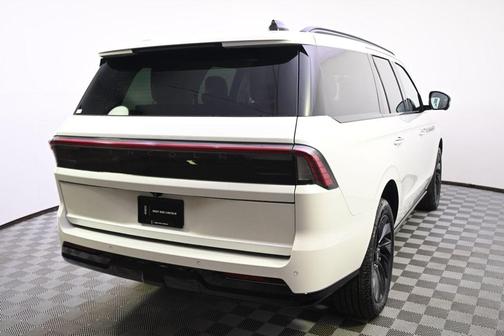 Pristine White Metallic Tri-Coat 2027 Lincoln Navigator Reserve
