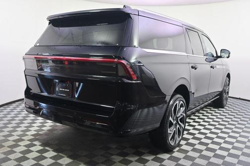 Infinite Black Metallic Clearcoat 2026 Lincoln Navigator Reserve