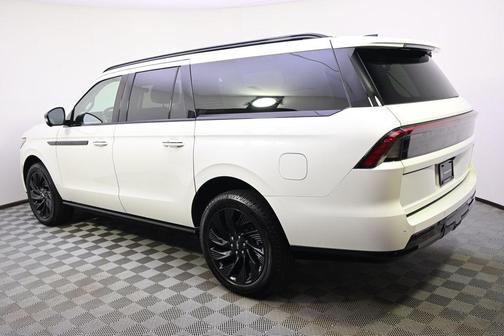 PRISTINE WHITE METALLIC 3C 2026 Lincoln Navigator Reserve