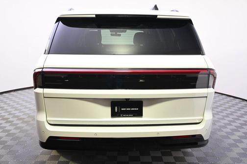 PRISTINE WHITE METALLIC 3C 2026 Lincoln Navigator Reserve