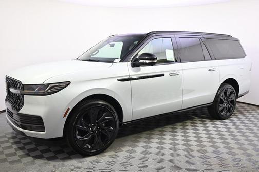 Crystal White Metallic Clearcoat 2026 Lincoln Navigator Black Label