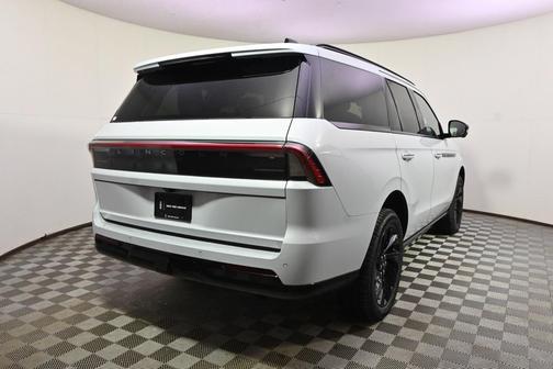 Crystal White Metallic Clearcoat 2026 Lincoln Navigator Reserve