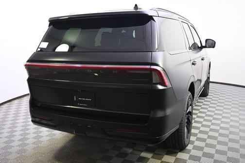 Infinite Black Metallic Clearcoat 2026 Lincoln Navigator Reserve