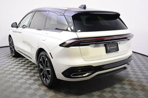 WHITE PLATINUM MET 3C 2026 Lincoln Nautilus Reserve
