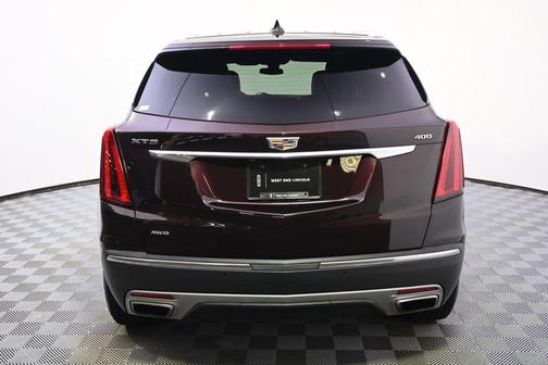 Stellar Black Metallic 2021 Cadillac XT5 Premium Luxury