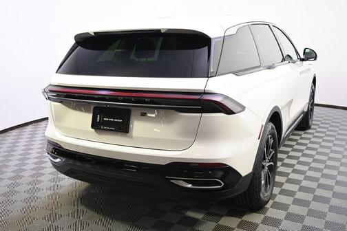 White Platinum Metallic Tri-Coat 2026 Lincoln Nautilus Premiere