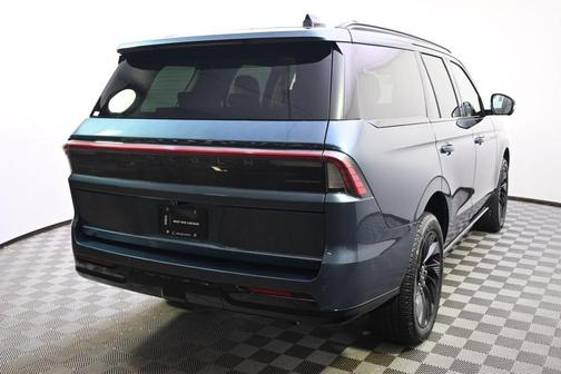 Nocturnal Blue Metallic Clearcoat 2027 Lincoln Navigator Reserve