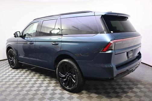 Nocturnal Blue Metallic Clearcoat 2027 Lincoln Navigator Reserve