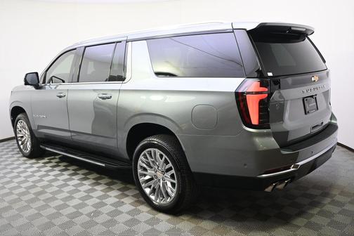 Sterling Gray Metallic 2025 Chevrolet Suburban 4WD High Country