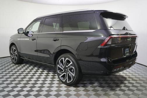 Infinite Black Metallic Clearcoat 2026 Lincoln Navigator Reserve