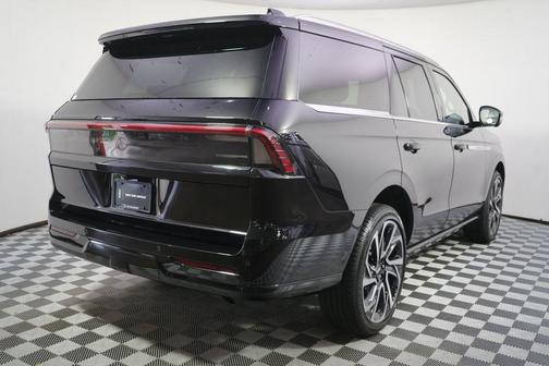 Infinite Black Metallic Clearcoat 2026 Lincoln Navigator Reserve