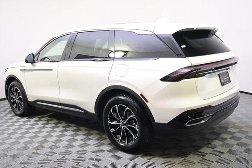 WHITE PLATINUM MET 3C 2026 Lincoln Nautilus Premiere