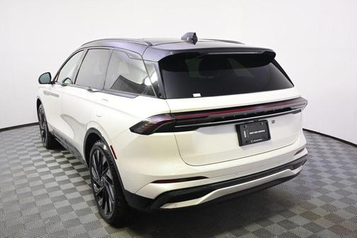 White Platinum Metallic Tri-Coat 2026 Lincoln Nautilus Reserve