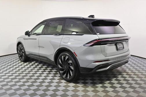 Gray Matter Metallic Clearcoat 2026 Lincoln Nautilus Reserve