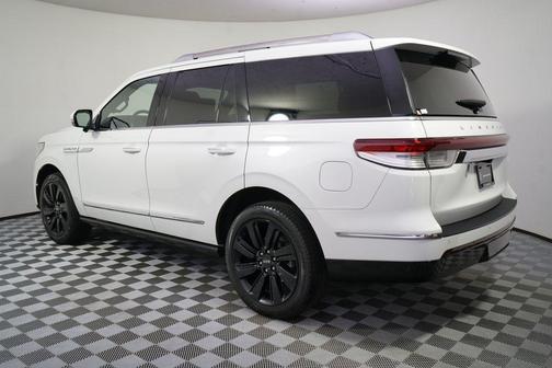 Pristine White Metallic Tri-Coat 2022 Lincoln Navigator Reserve