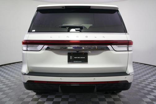 Pristine White Metallic Tri-Coat 2022 Lincoln Navigator Reserve