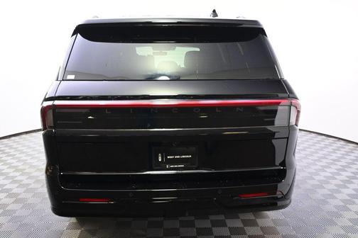 Infinite Black Metallic Clearcoat 2026 Lincoln Navigator Reserve