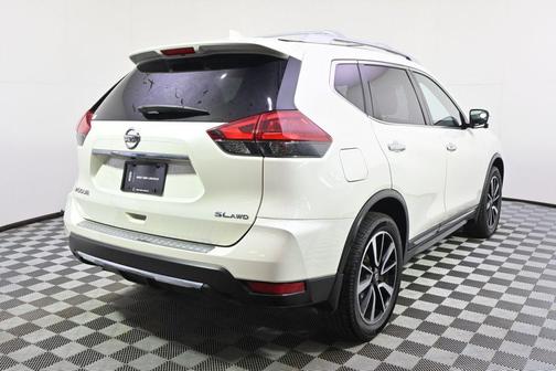 Pearl White 2018 Nissan Rogue SL