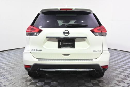 Pearl White 2018 Nissan Rogue SL