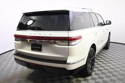 White Metallic 2022 Lincoln Navigator Reserve