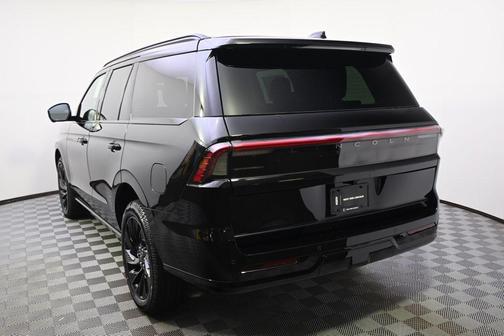 Infinite Black Metallic Clearcoat 2026 Lincoln Navigator Reserve