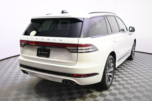 Pristine White Metallic Tri-Coat 2026 Lincoln Aviator Premiere