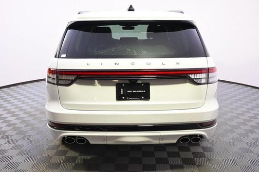Pristine White Metallic Tri-Coat 2026 Lincoln Aviator Premiere