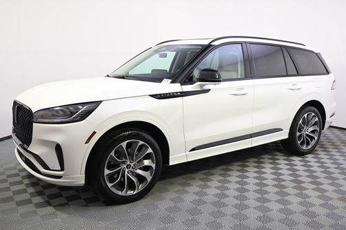 Pristine White Metallic Tri-Coat 2026 Lincoln Aviator Premiere