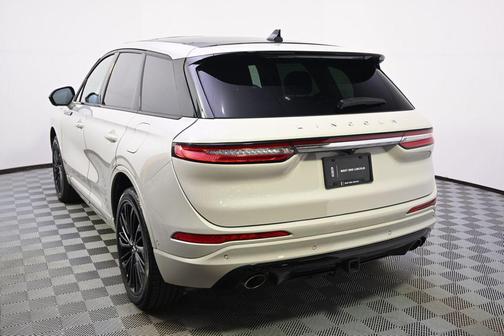 Ceramic Pearl Metallic Tinted Clearcoat 2023 Lincoln Corsair Standard