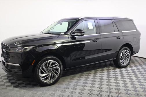 Infinite Black Metallic Clearcoat 2026 Lincoln Navigator Reserve