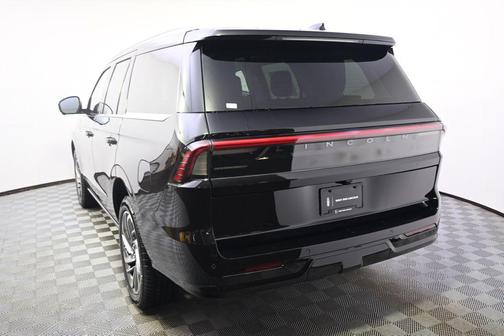 Infinite Black Metallic Clearcoat 2026 Lincoln Navigator Reserve