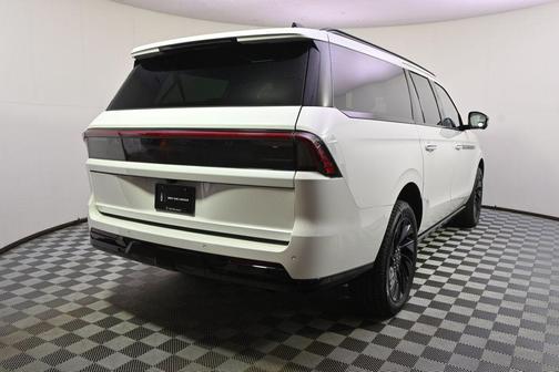 PRISTINE WHITE METALLIC 3C 2026 Lincoln Navigator Reserve