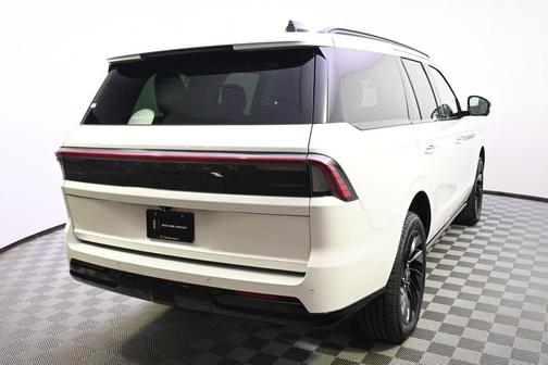 Pristine White Metallic Tri-Coat 2026 Lincoln Navigator Reserve