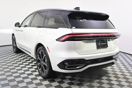 White Platinum 2026 Lincoln Nautilus Reserve