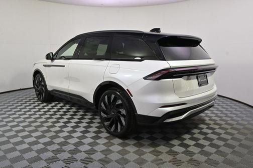 WHITE PLATINUM MET 3C 2026 Lincoln Nautilus Reserve