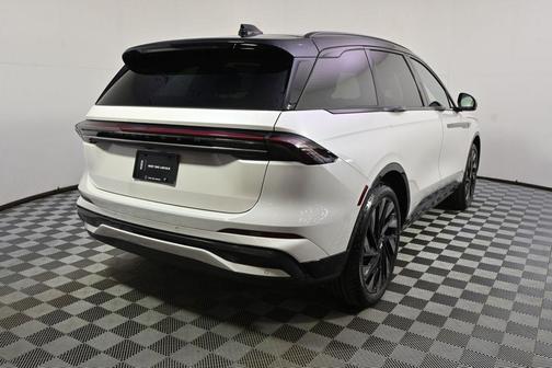 WHITE PLATINUM MET 3C 2026 Lincoln Nautilus Reserve