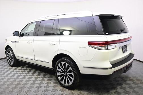 Pristine White Metallic Tri-Coat 2024 Lincoln Navigator Reserve