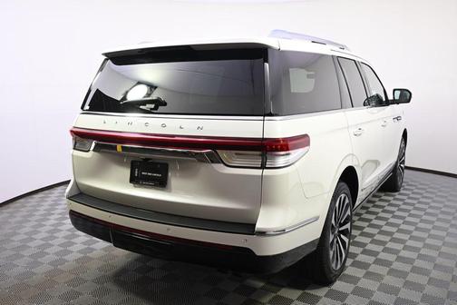 Pristine White Metallic Tri-Coat 2024 Lincoln Navigator Reserve