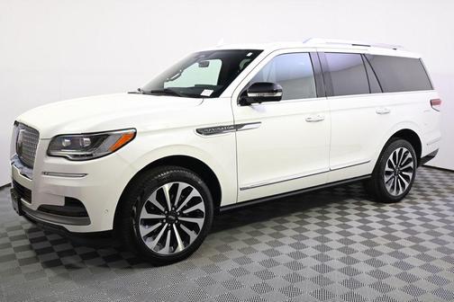 Pristine White Metallic Tri-Coat 2024 Lincoln Navigator Reserve