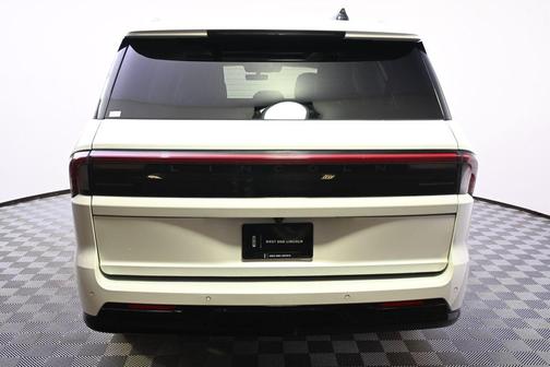 Pristine White Metallic Tri-Coat 2025 Lincoln Navigator Reserve