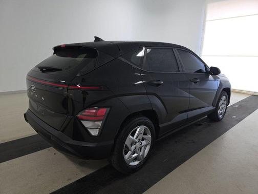 2025 Hyundai KONA SE