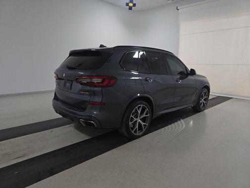 Arctic Gray Metallic 2021 BMW X5 M50i Sports Activity Vehicle