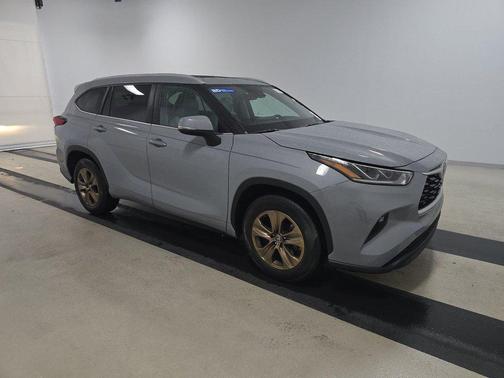 2023 Toyota Highlander Hybrid XLE