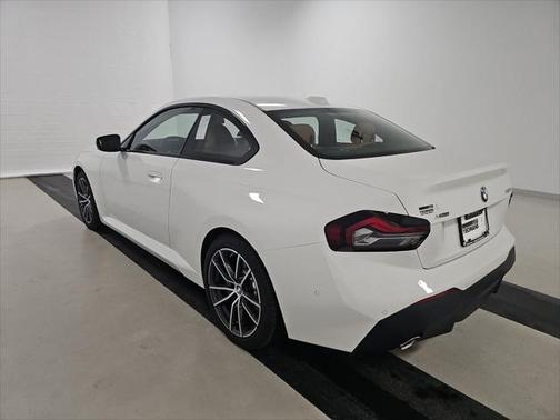 2025 BMW 230 i xDrive