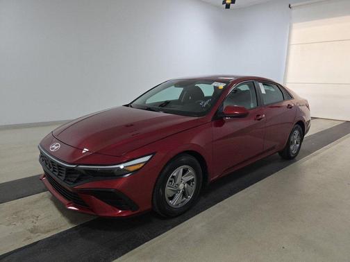 Ultimate Red 2025 Hyundai ELANTRA SE IVT