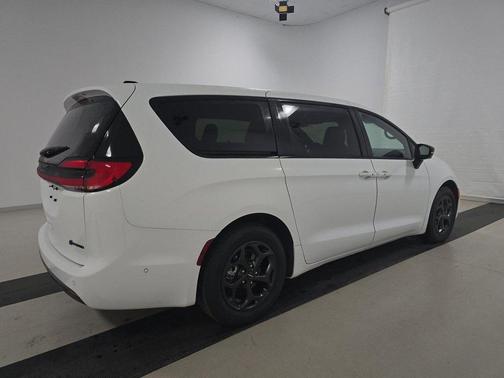 2024 Chrysler Pacifica Hybrid S Appearance Pkg